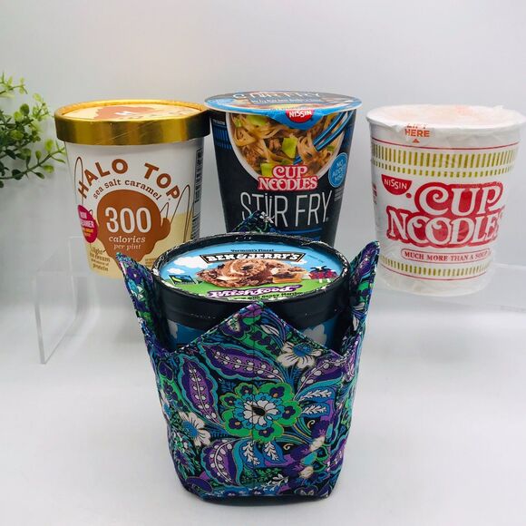Microwave Pint Size Cozy for Noodles, Oatmeal, Stir Fry Ice Cream Purple Paisley - Picture 4 of 4